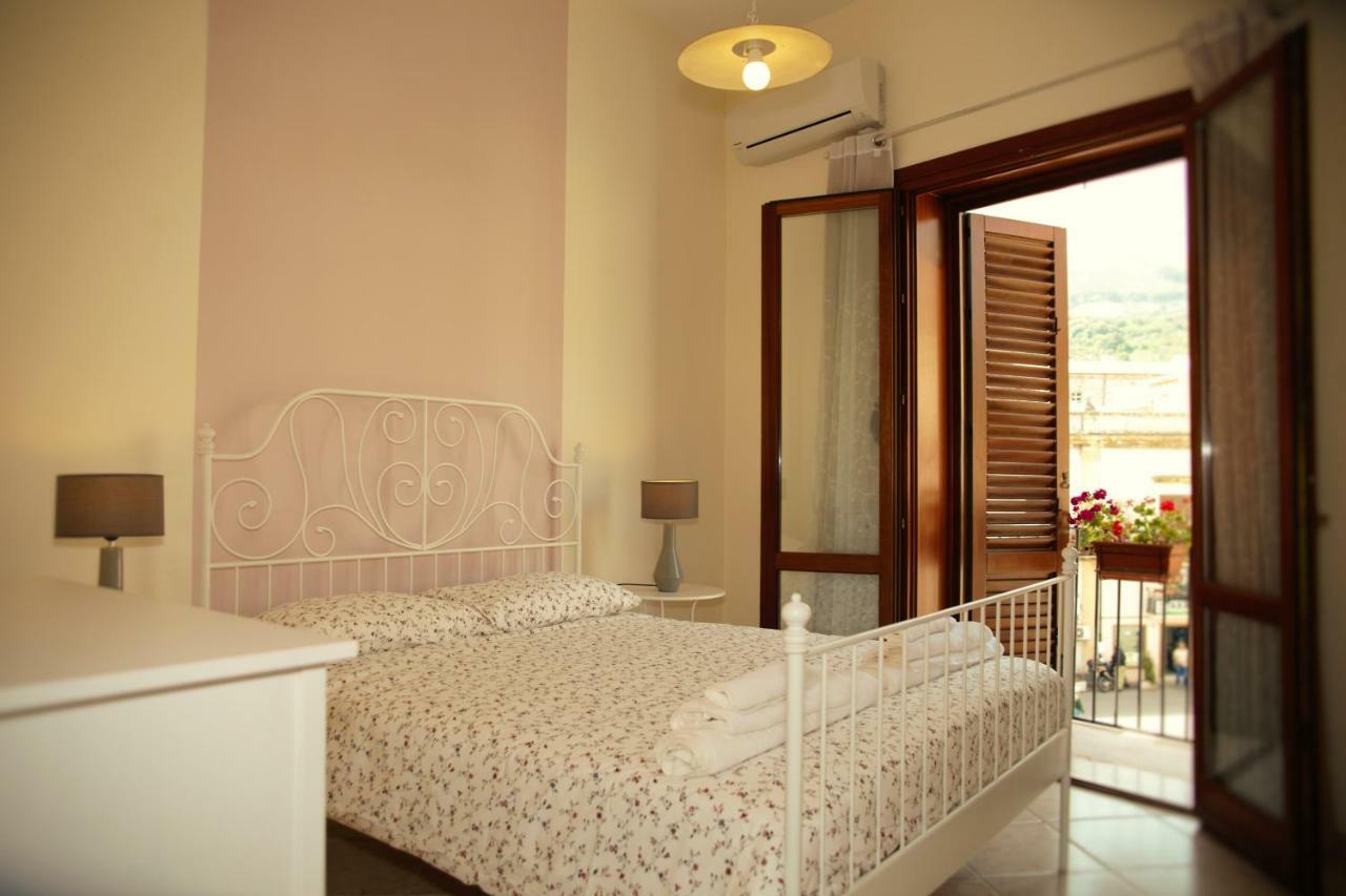 Bnb Donnalaura คารินิ ภายนอก รูปภาพ