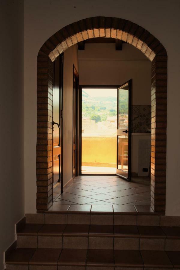 Bnb Donnalaura คารินิ ภายนอก รูปภาพ